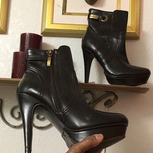 Black Leather GUESS AYANA booties